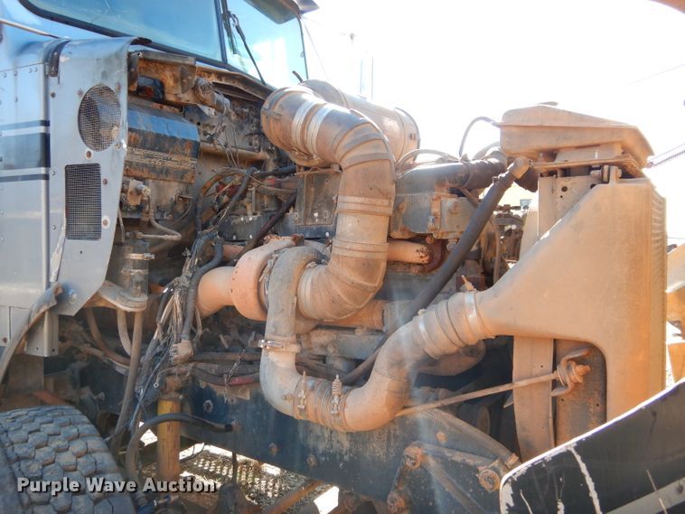 image for item GE9093 1992 Kenworth T800 semi truck