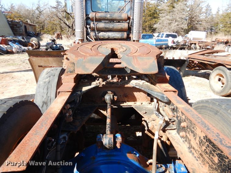 image for item GE9093 1992 Kenworth T800 semi truck