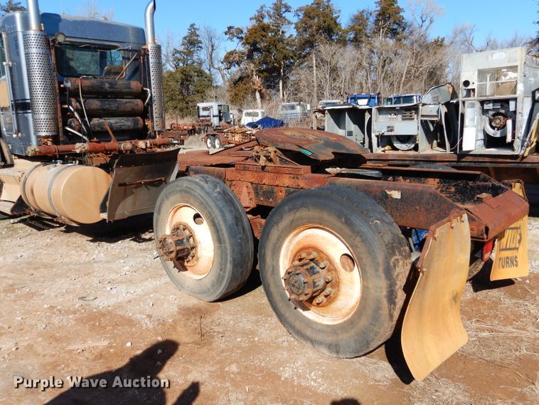 image for item GE9093 1992 Kenworth T800 semi truck