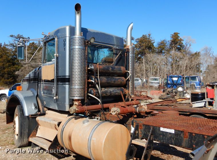 image for item GE9093 1992 Kenworth T800 semi truck