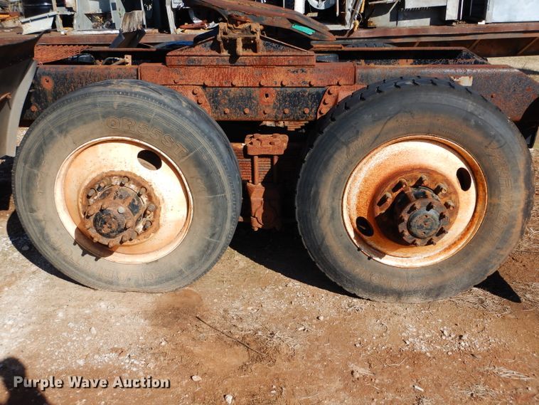 image for item GE9093 1992 Kenworth T800 semi truck