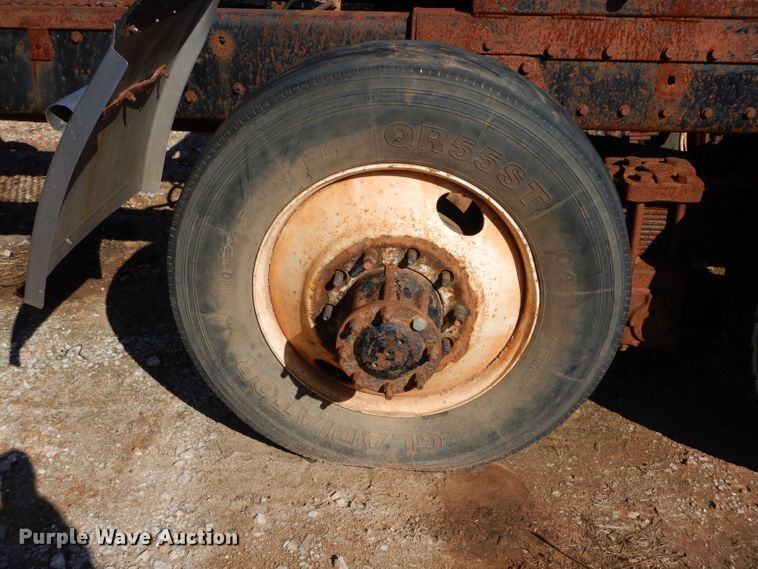 image for item GE9093 1992 Kenworth T800 semi truck