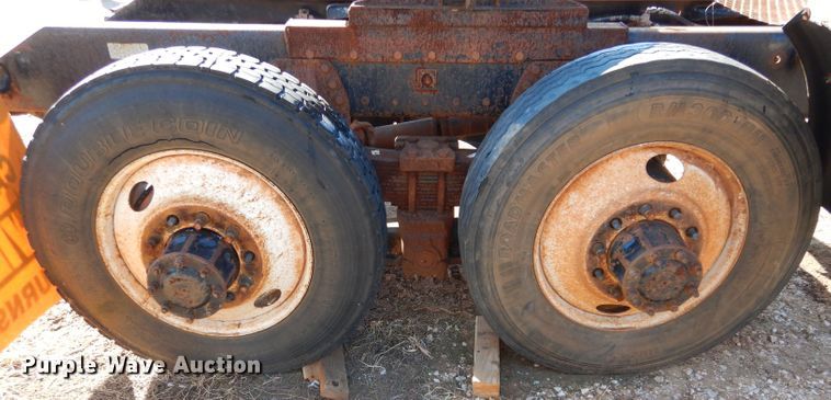 image for item GE9093 1992 Kenworth T800 semi truck