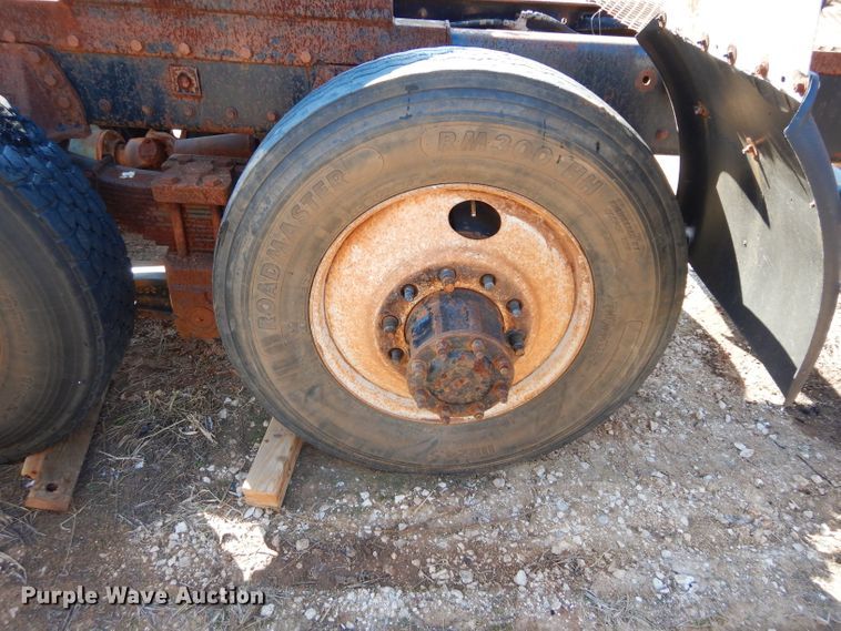 image for item GE9093 1992 Kenworth T800 semi truck