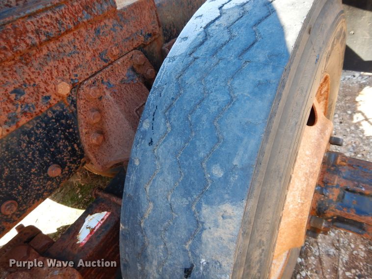 image for item GE9093 1992 Kenworth T800 semi truck