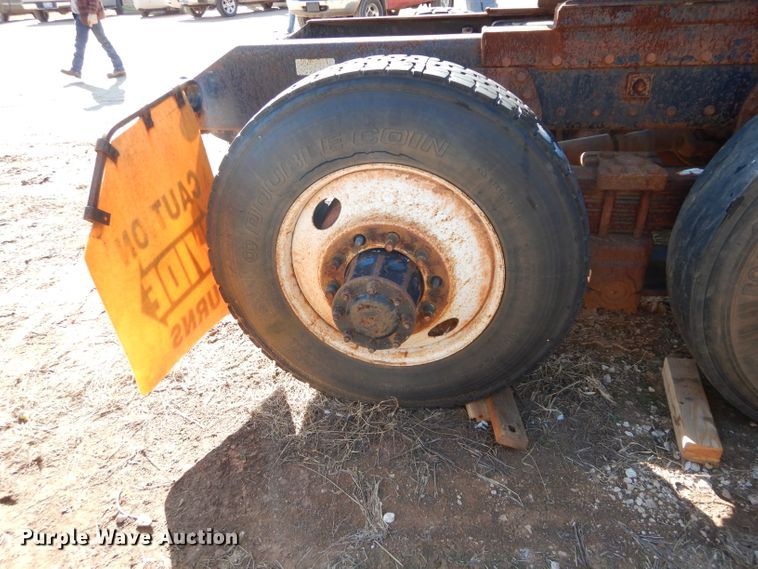 image for item GE9093 1992 Kenworth T800 semi truck