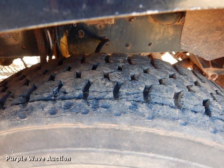 image for item GE9093 1992 Kenworth T800 semi truck