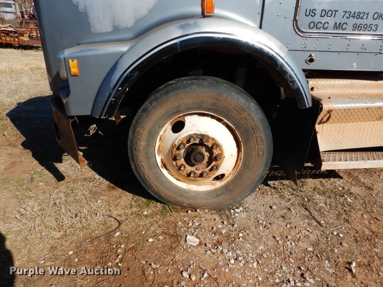 image for item GE9093 1992 Kenworth T800 semi truck