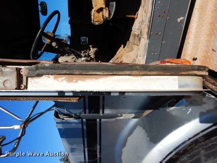 image for item GE9093 1992 Kenworth T800 semi truck