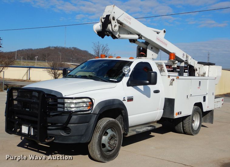image for item GE9103 2009 Dodge Ram 5500 bucket truck