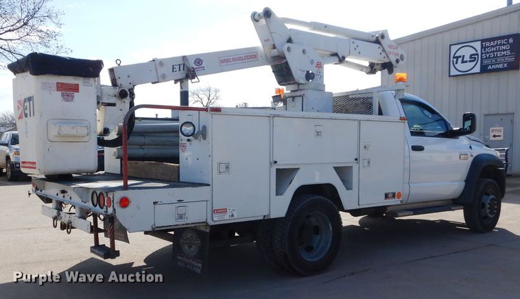 image for item GE9103 2009 Dodge Ram 5500 bucket truck