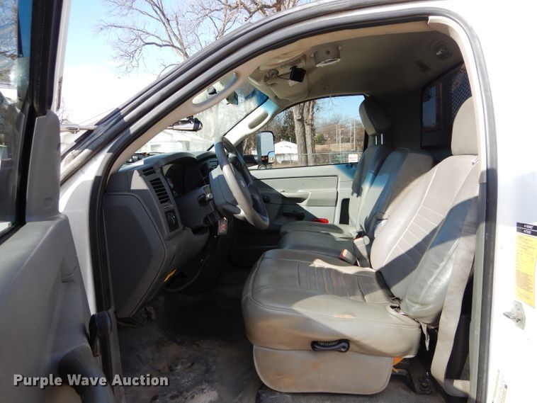 image for item GE9103 2009 Dodge Ram 5500 bucket truck