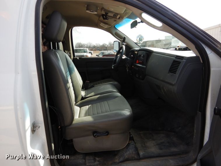 image for item GE9103 2009 Dodge Ram 5500 bucket truck