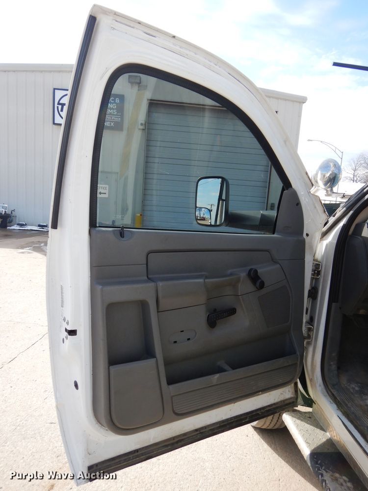 image for item GE9103 2009 Dodge Ram 5500 bucket truck