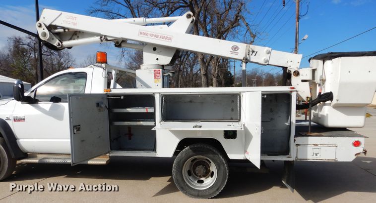 image for item GE9103 2009 Dodge Ram 5500 bucket truck