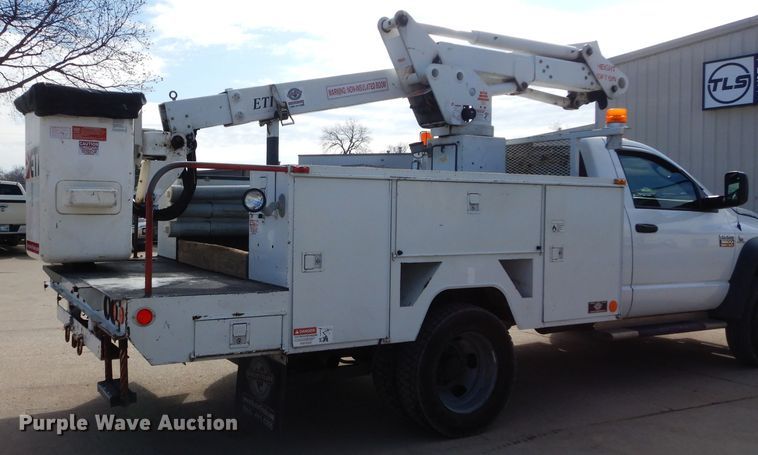 image for item GE9103 2009 Dodge Ram 5500 bucket truck