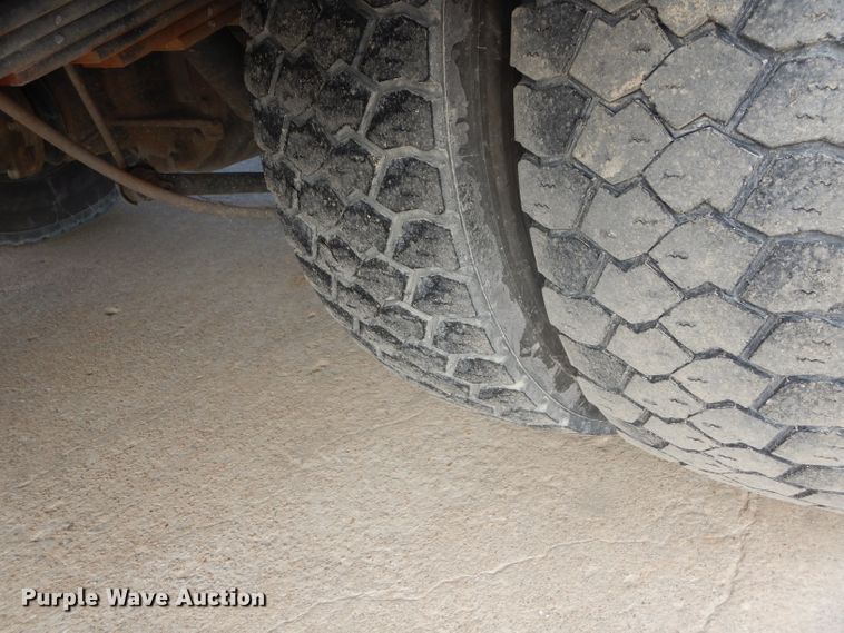 image for item GE9103 2009 Dodge Ram 5500 bucket truck