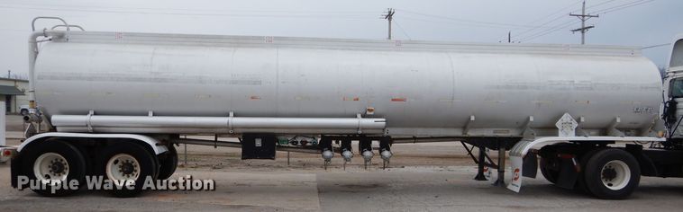 image for item GE9119 1982 Trailmobile F15S-420I tank trailer