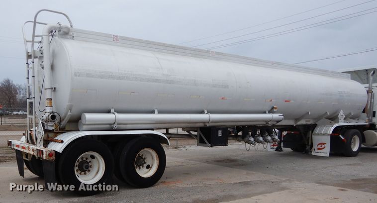 image for item GE9119 1982 Trailmobile F15S-420I tank trailer