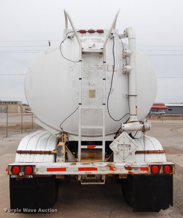 image for item GE9119 1982 Trailmobile F15S-420I tank trailer