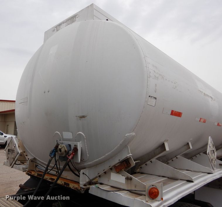 image for item GE9119 1982 Trailmobile F15S-420I tank trailer