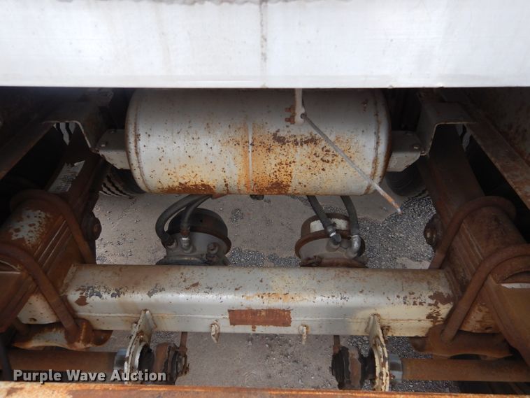 image for item GE9119 1982 Trailmobile F15S-420I tank trailer