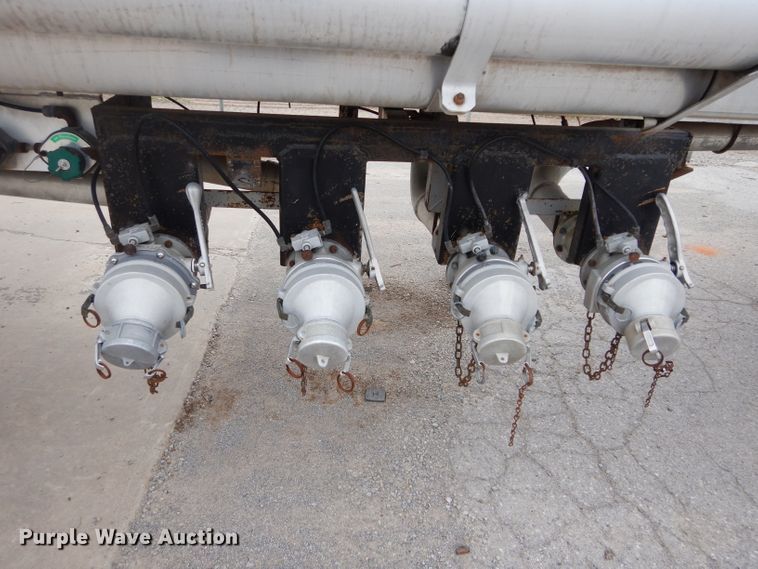 image for item GE9119 1982 Trailmobile F15S-420I tank trailer