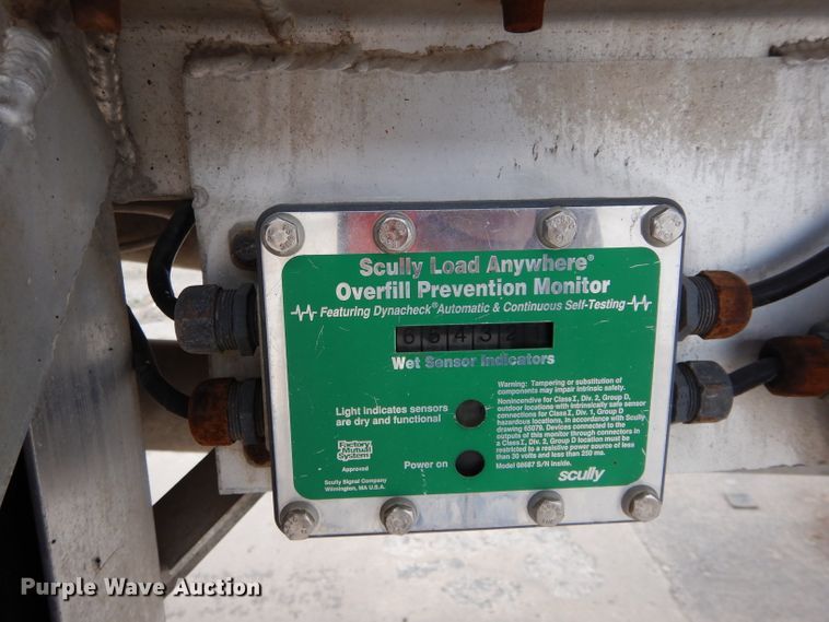 image for item GE9119 1982 Trailmobile F15S-420I tank trailer