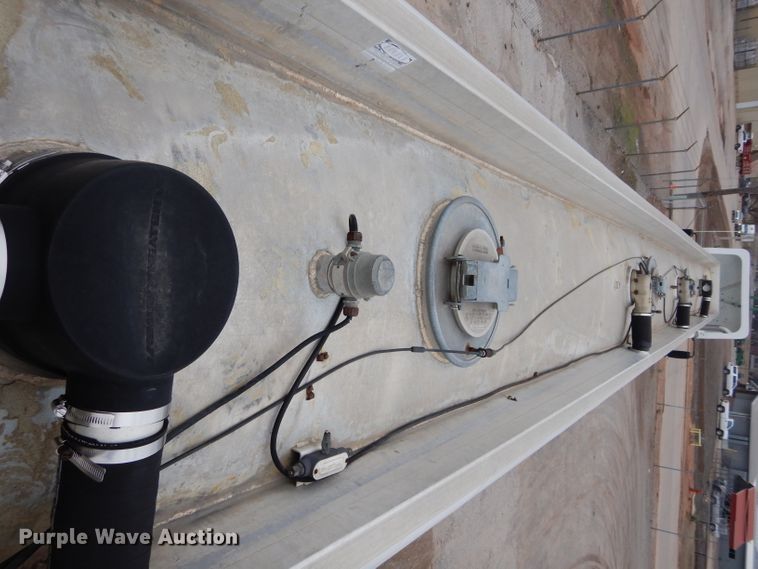 image for item GE9119 1982 Trailmobile F15S-420I tank trailer