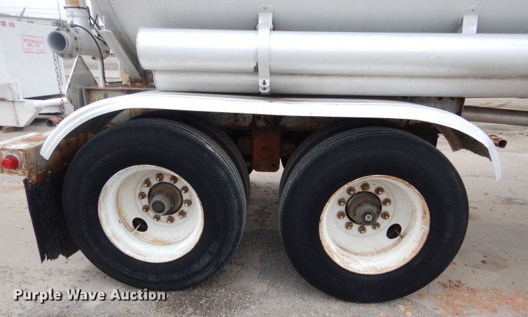 image for item GE9119 1982 Trailmobile F15S-420I tank trailer