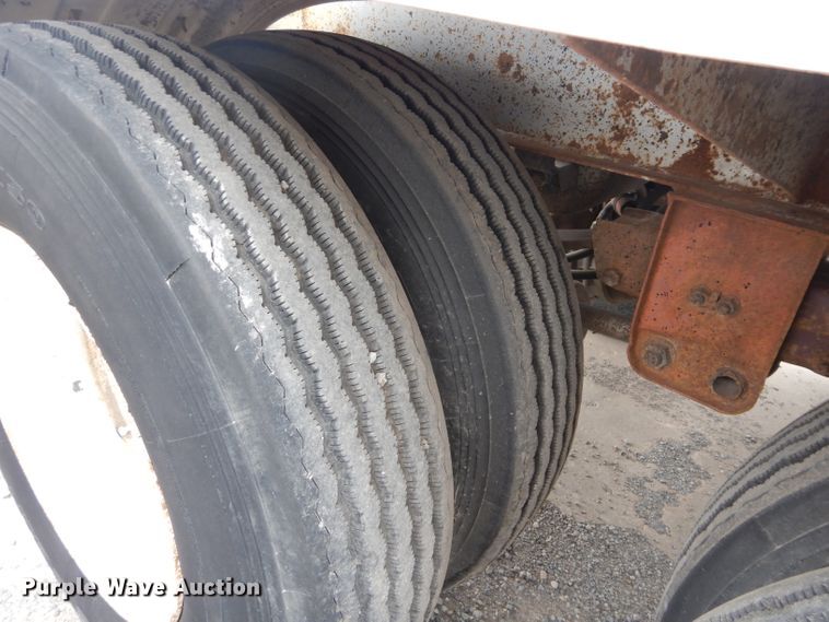 image for item GE9119 1982 Trailmobile F15S-420I tank trailer