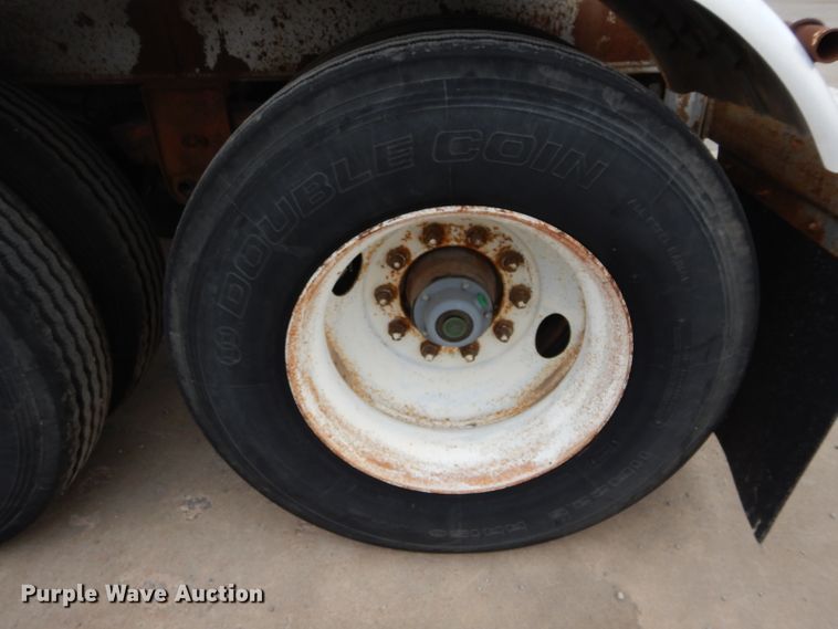 image for item GE9119 1982 Trailmobile F15S-420I tank trailer