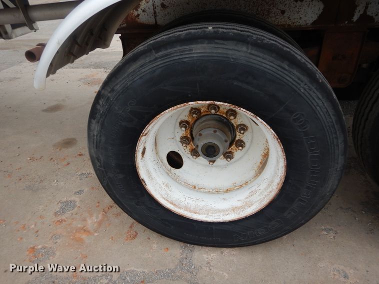 image for item GE9119 1982 Trailmobile F15S-420I tank trailer