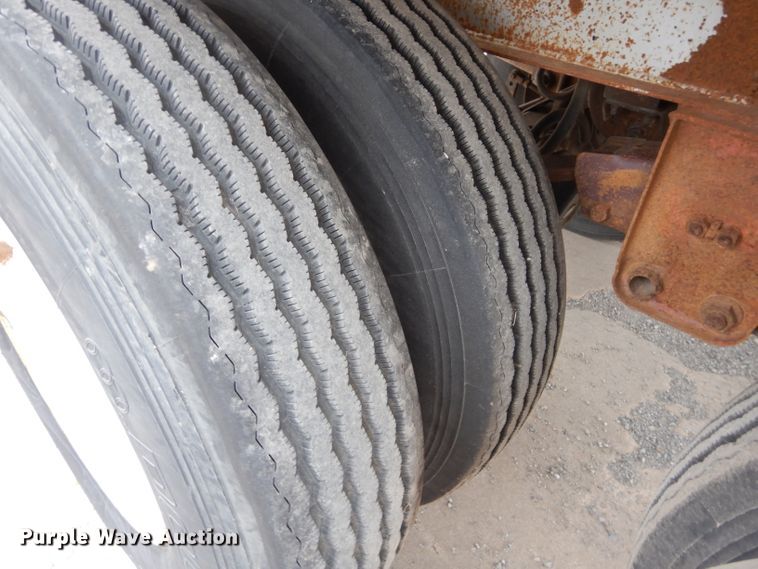 image for item GE9119 1982 Trailmobile F15S-420I tank trailer