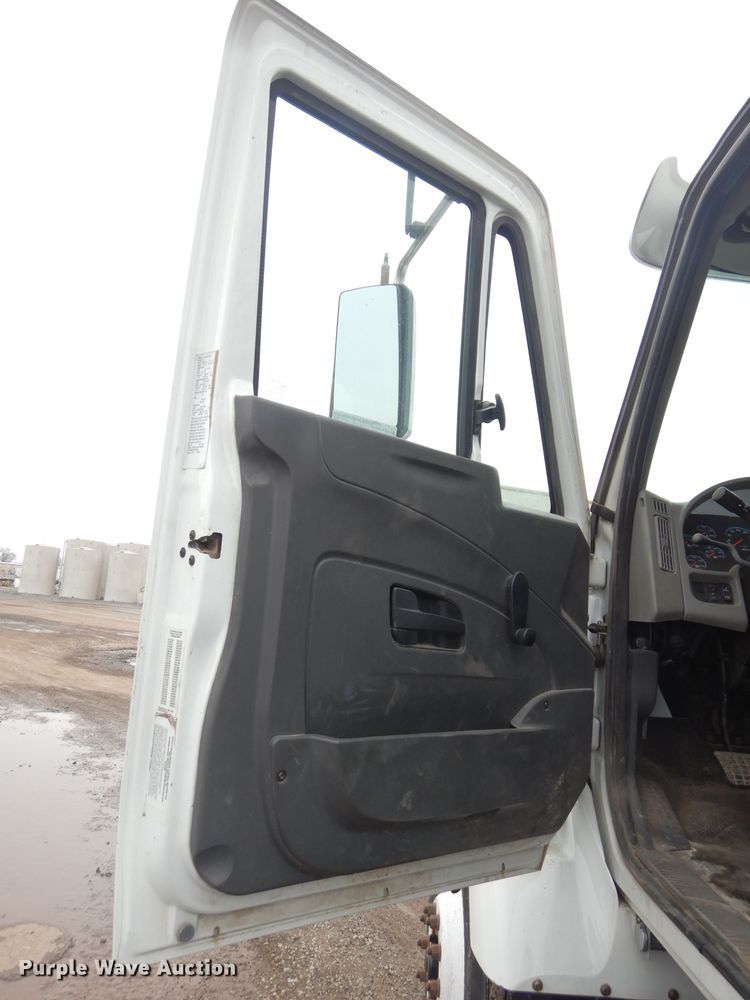 image for item GE9120 2009 International WorkStar 7500 truck cab and chassis