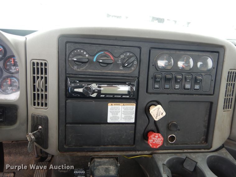 image for item GE9120 2009 International WorkStar 7500 truck cab and chassis