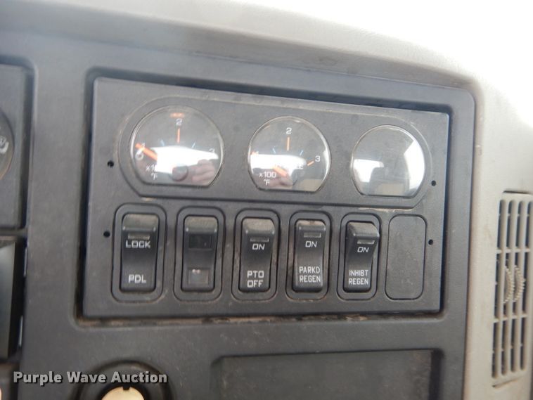 image for item GE9120 2009 International WorkStar 7500 truck cab and chassis