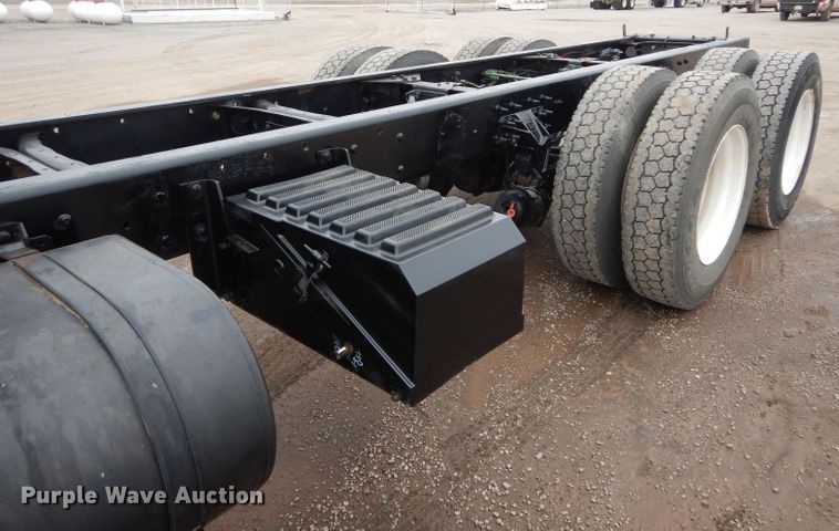 image for item GE9120 2009 International WorkStar 7500 truck cab and chassis