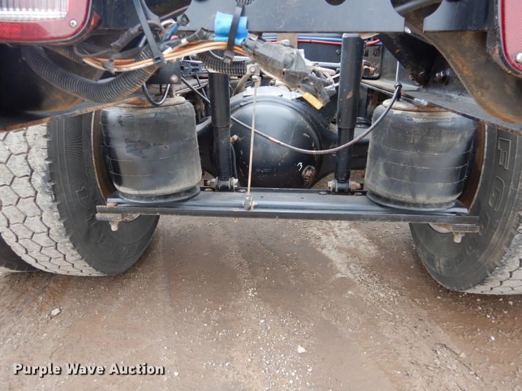 image for item GE9120 2009 International WorkStar 7500 truck cab and chassis