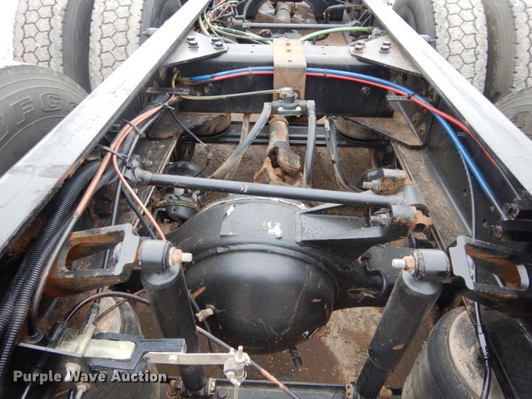 image for item GE9120 2009 International WorkStar 7500 truck cab and chassis