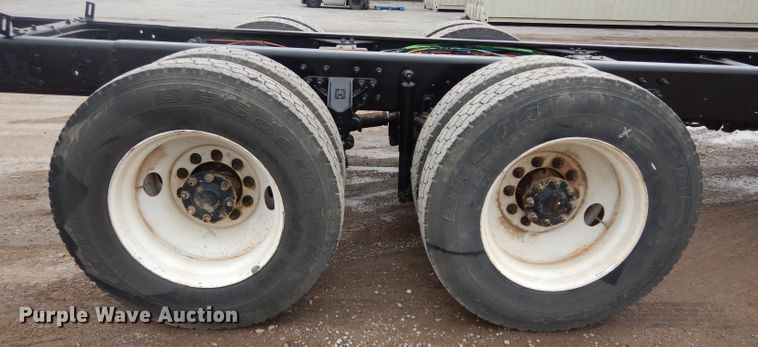 image for item GE9120 2009 International WorkStar 7500 truck cab and chassis