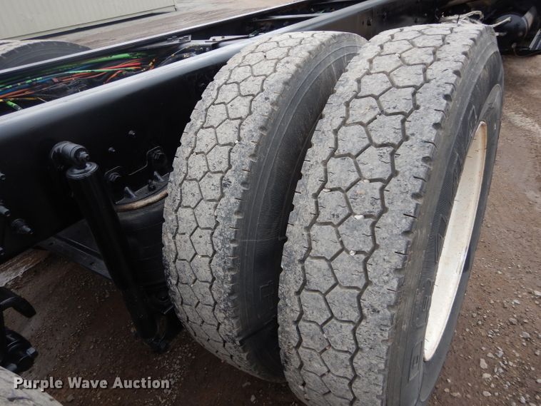 image for item GE9120 2009 International WorkStar 7500 truck cab and chassis