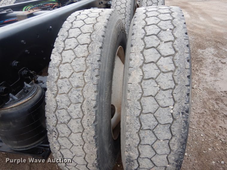 image for item GE9120 2009 International WorkStar 7500 truck cab and chassis