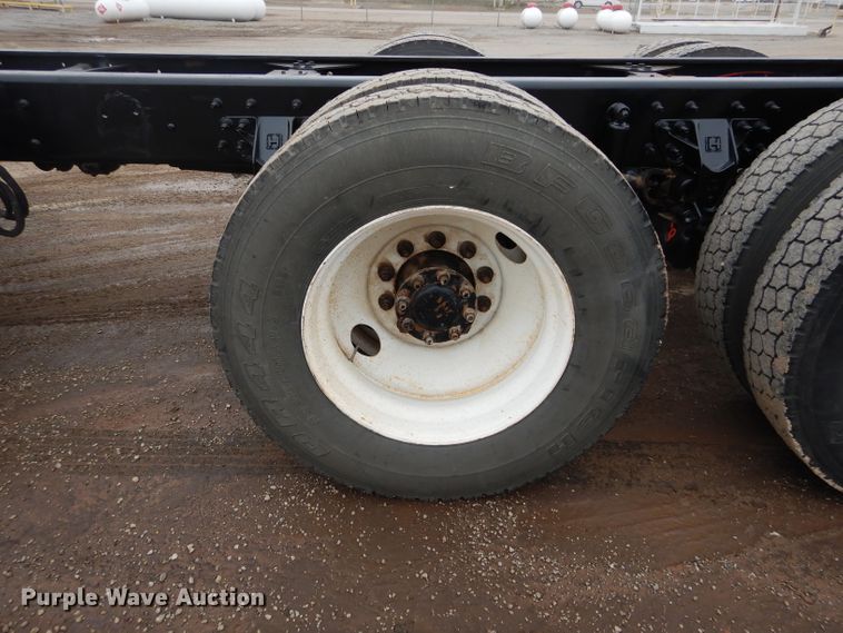 image for item GE9120 2009 International WorkStar 7500 truck cab and chassis