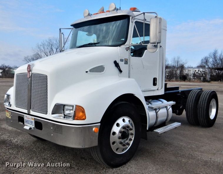 image for item GF9038 2007 Kenworth T300 truck cab and chassis