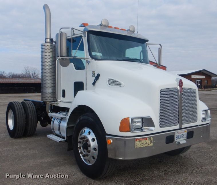 image for item GF9038 2007 Kenworth T300 truck cab and chassis