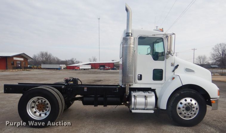 image for item GF9038 2007 Kenworth T300 truck cab and chassis