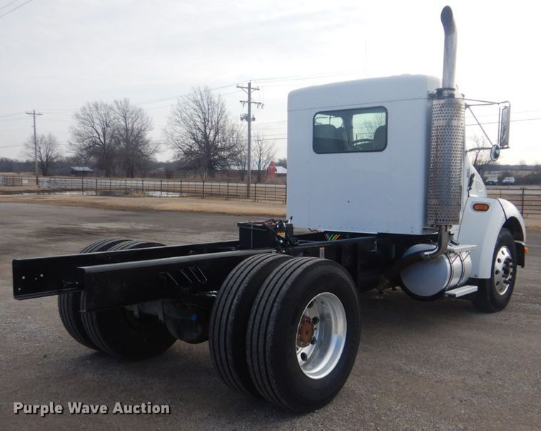 image for item GF9038 2007 Kenworth T300 truck cab and chassis