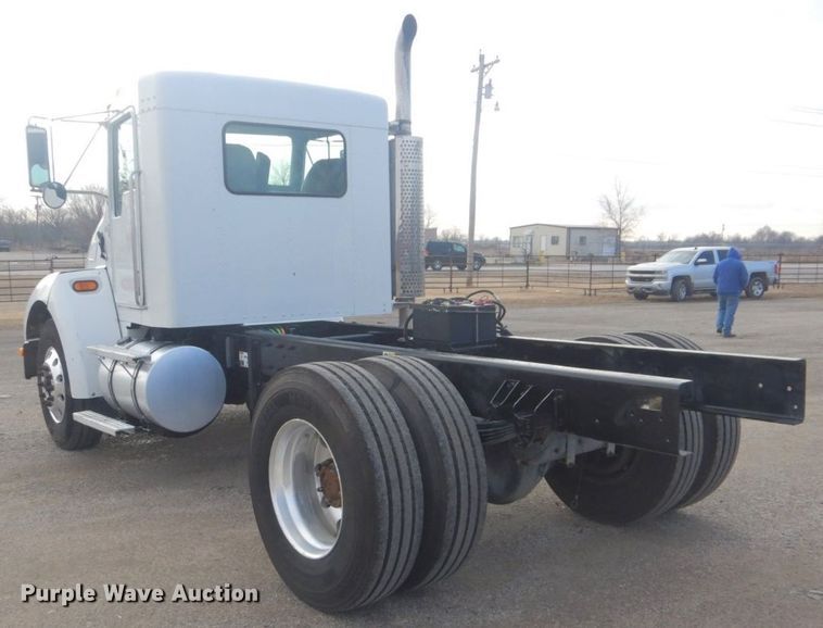 image for item GF9038 2007 Kenworth T300 truck cab and chassis