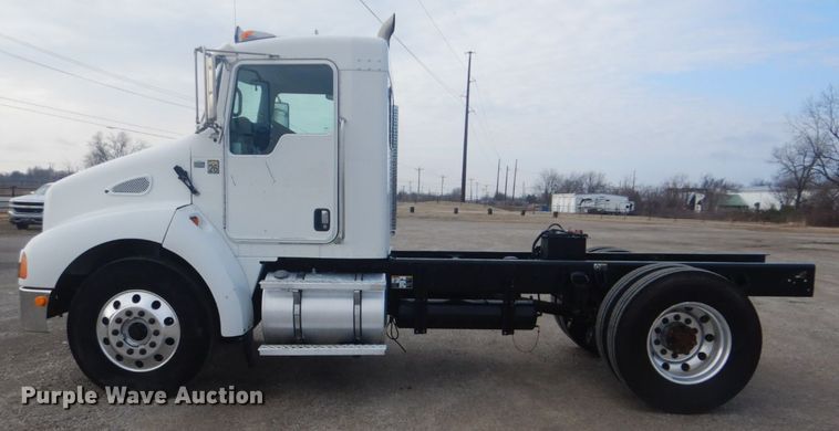 image for item GF9038 2007 Kenworth T300 truck cab and chassis